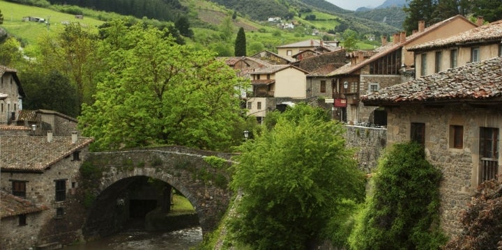 Una vista del puente de Potes. Foto: Shutterstock.