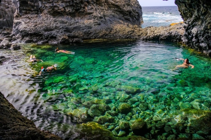 Cosecha de Pina en la isla canarias de El Hierro,