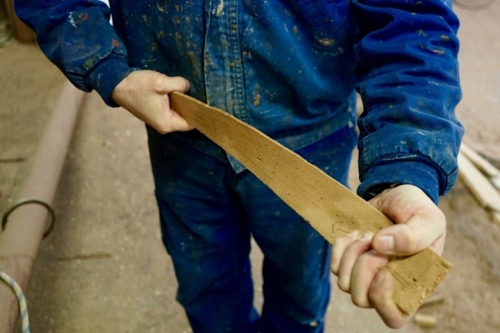 En el astillero se utiliza madera de 'iroko', de roble y de pino norte.