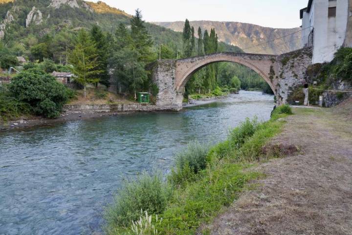 El descenso del río Noguera Pallaresa, para principiantes y expertos. Foto: Shutterstock.