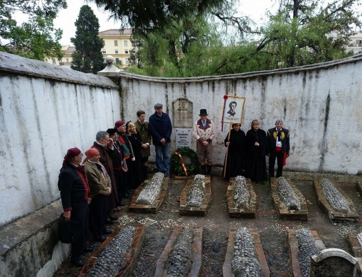 El Cementerio Inglés de Málaga durante una de los ritos anuales que allí se celebran. Foto: Facebook Fundación Cementerio Inglés