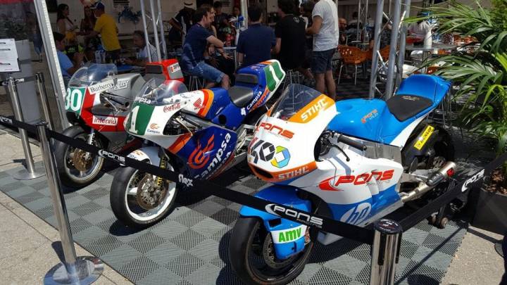 Tres de las motos que utilizó Sito Pons, dos veces campeón del mundo con Honda. Foto: Almudena Martín..