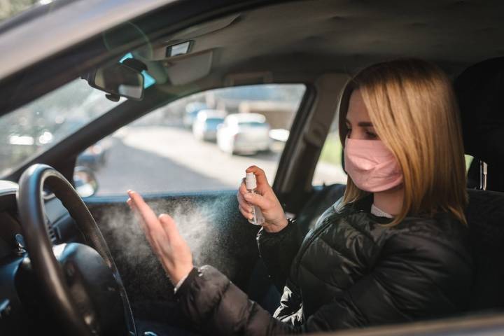 El coche puede ser un foco de infección importante. Foto: Shutterstock.