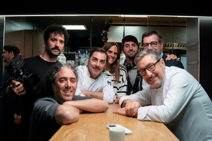 Joan Roca junto a su equipo.