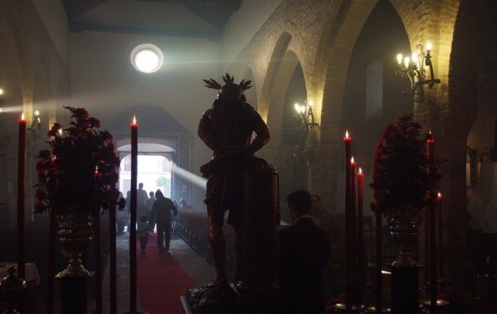 Semana Santa religiosa: El Cristo de Lucena, preparado para salir.