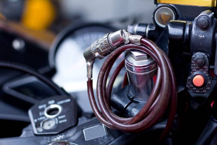 Usar medidas de seguridad para tu moto nunca está de más. Foto: Shutterstock.