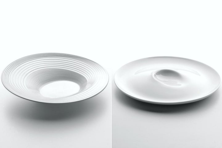 Dos platos de la colección O! Moon de Santos Bregaña