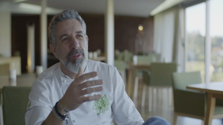 Pepe Solla explica las raíces de su restaurante. Foto: Amazon Prime.