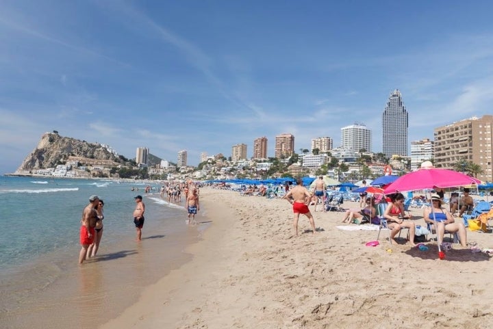 La cala de la playa del Poniente, un oasis de los lugareños. Foto: Pepe Olivares.