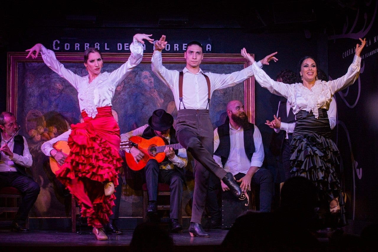 CORRAL DE LA MORERÍA_ CENA CON ESPECTÁCULO FLAMENCO "ZINCALÍ"
MADRID_ FEBRERO 2020
BAILAN: EL YIYO,  INMACULADA SALOMÓN  (primera bailarina del Ballet Nacional) y  BELÉN LÓPEZ.
GUITARRAS: JOSÉ LUIS MONTÓN Y JESÚS LOSADA
CANTAORES. INMA "LA CARBONERA" Y MIGUEL LAVI
DIRIGE: ANTONIO NAJARRO