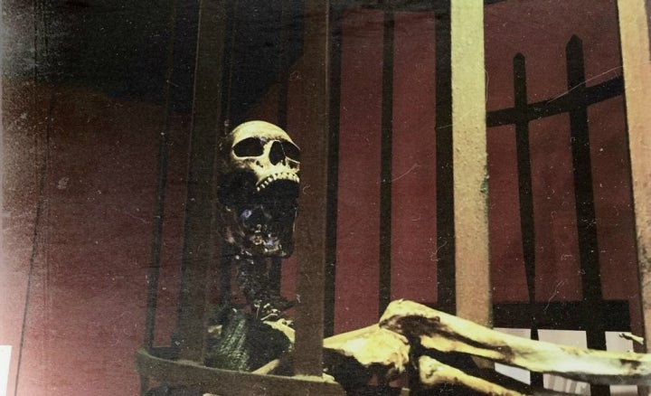 Una calavera en el Palacio de los Olvidados.