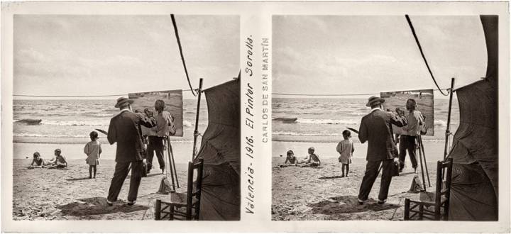 El maestro trabajando en la obra Niños en la playa del Cabañal, verano de 1917. Museo Sorolla [Inv. 85932].