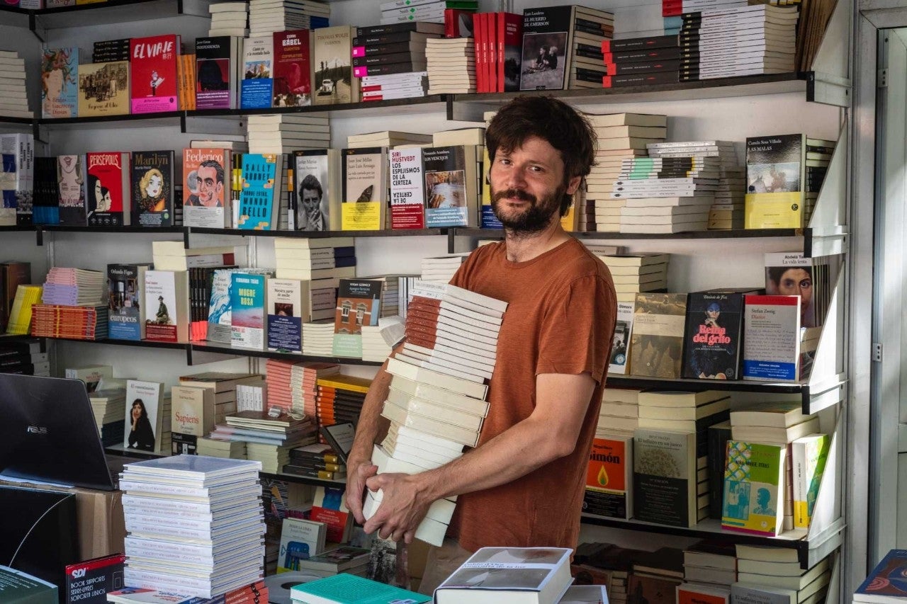 El evento literario más importante de España abre al fin sus puertas. En la foto, la caseta 313, de Los Tipos Infames. Foto: Alfredo Cáliz