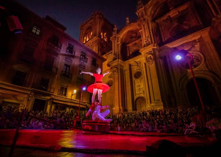 FEX: 'Rojo Estandar' de Lanördika, Circo y Danza.