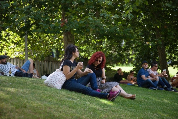 Las cañas entre conciertos son una religión en A Coruña. Foto: Festival Noroeste.