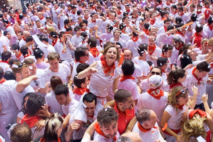 Sanfermines: chupinazo en la Plaza Consistorial de Pamplona