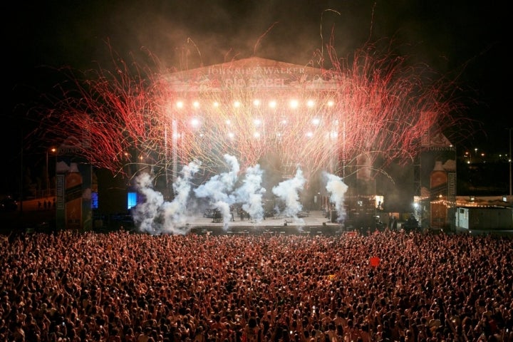 La fiesta llega a su clímax en la Caja Mágica. Foto: Facebook Festival Río Babel 