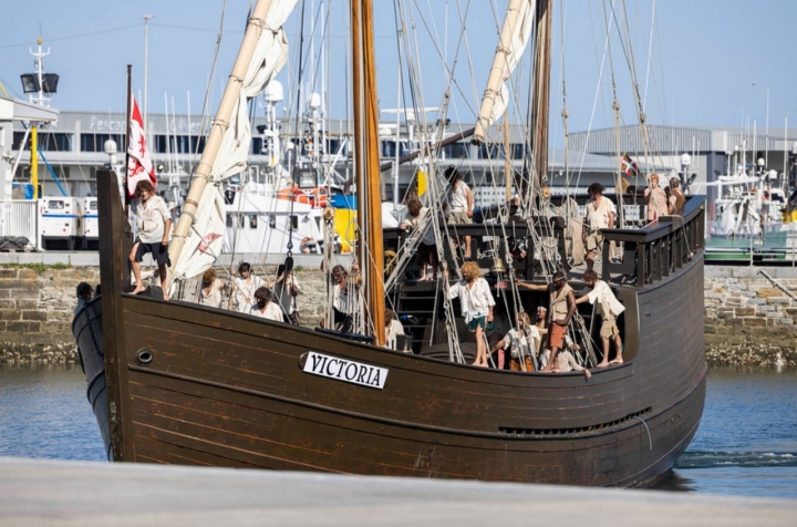 Representación de Desembarco en el puerto de Getaria en 2022. Foto: Beñat Gereka