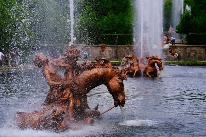 Detalle de una de las esculturas de la fuente La Carrera de Caballos.