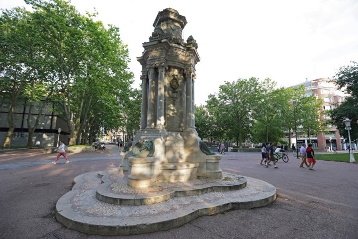 La fuente de Ricardo Bastida, en el parque de los Patos.