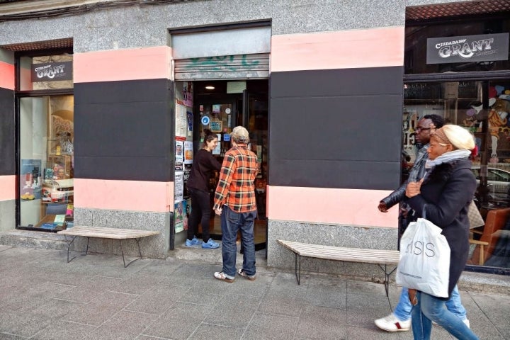 La entrada a este peculiar espacio repleto de propuestas artísticas.