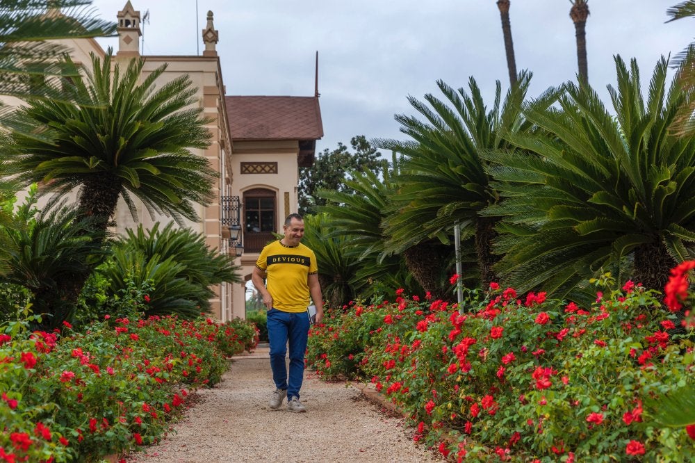 Paseo por el jardín de Huerto Ribera