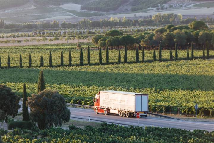 El transporte de mercancías es clave para que los suministros no fallen. Foto: César Cid.