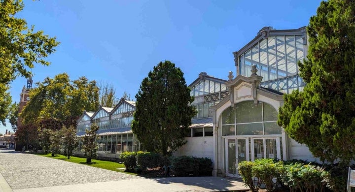 Fachada del invernadero de Arganzuela.