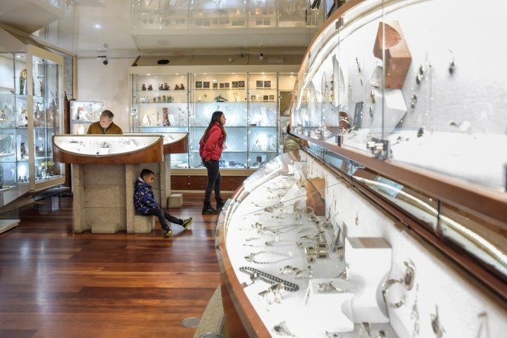 Joyería de Santiago de azabache y en plata | Guía Repsol