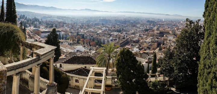 Así luce Granada desde el carmen de la Fundación Rodríguez Acosta. Foto: Shutterstock.