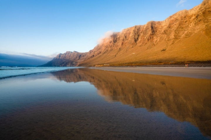 Playa de Famara en la cara norte de Lanzarote