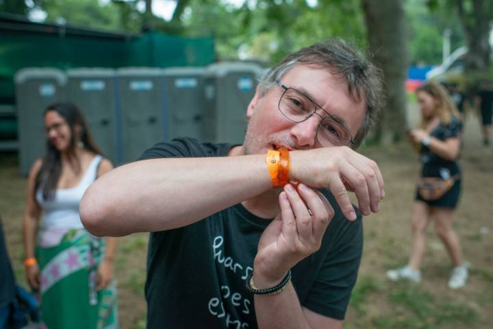 Portamerica 2019: Aduriz comiendo la pulsera festivalera