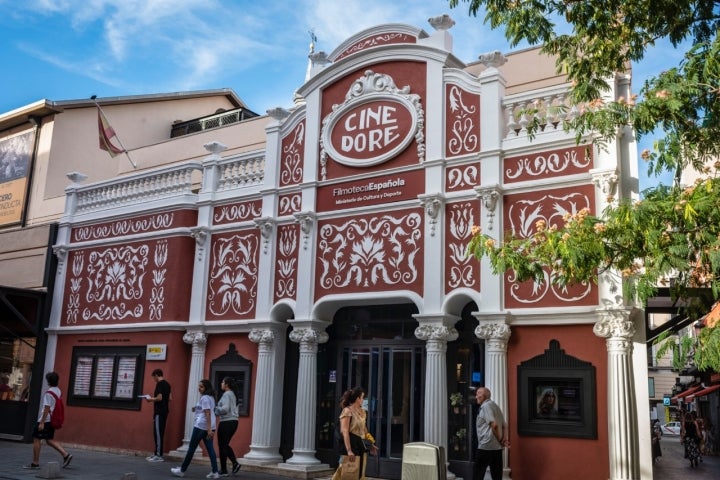 Fachada del cine Doré