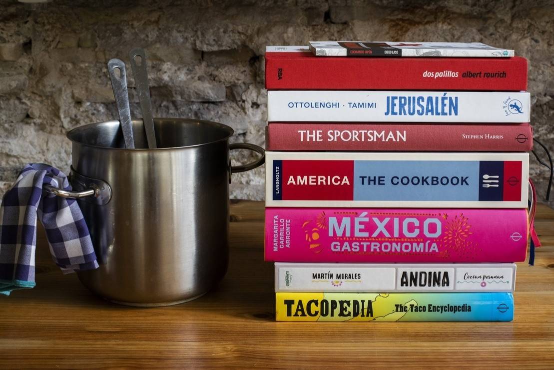 Pila de libros Libros gastronómicos esenciales