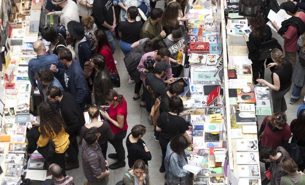 Exposición del material que presenta la feria Libros Mutantes.