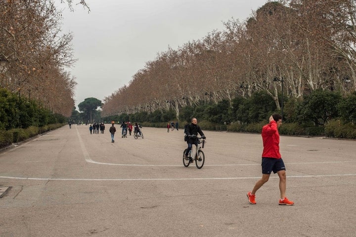 El Paseo de Coches se llenó de automóviles averiados durante la Guerra Civil.