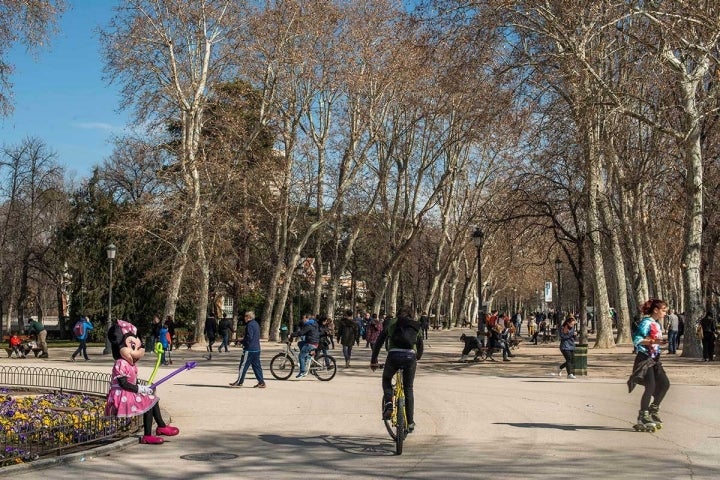 Minnie, en el inicio del Paseo del Estanque. Una espada globo, una ilusión.