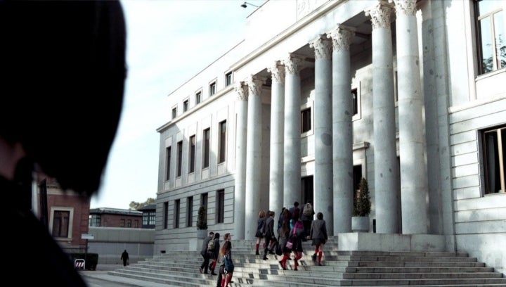 La fachada del CSIC, que recrea la Casa de Moneda y Timbre, es territorio 'instagramer' para los seguidores de la serie. Foto: Vancouver Media / A3 TV.