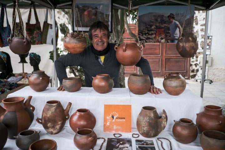 Retrato de Aquilino Antonio Rodríguez  en su puesto en Haría.