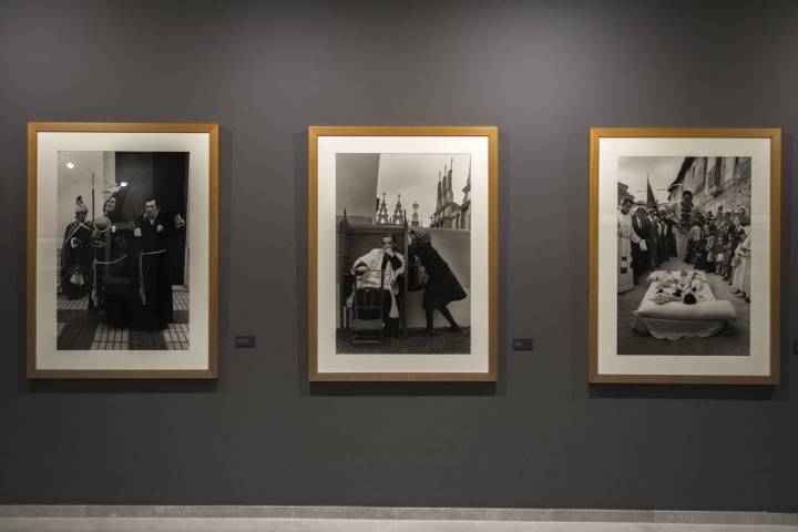 Tres obras de 'La España Oculta', colección en la que la fotógrafa invirtió 15 años.