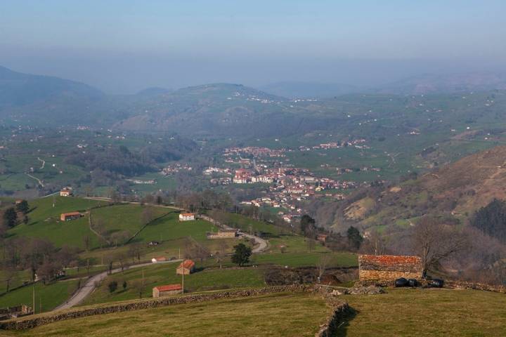 Vega de Pas-Selaya. Cantabria. Vista desde el puerto de La Braguía.