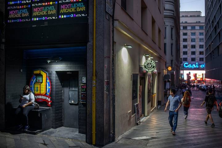 Next Level Arcade Bar (Madrid): Entrada del local. Foto: Alfredo Cáliz