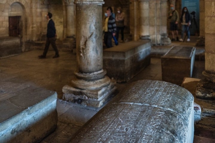 Panteón de Reyes de San Isidoro (León): tumbas de reyes