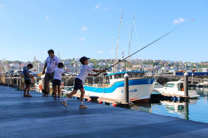 La 'Kofradia' ofrece, entre otras actividades, cursos de pesca para niños.