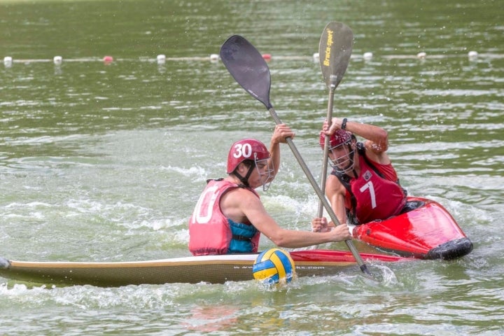 ​  Piragüismo en el lago de la Casa de Campo de Madrid  ​