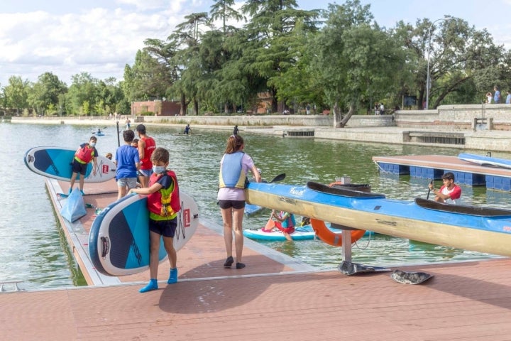 Piragüismo en el lago de la Casa de Campo de Madrid