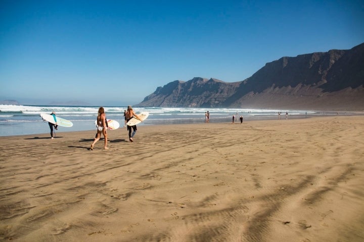 De este año no pasa que aprendas a surfear (en Lanzarote). Foto: Javier Sáenz.