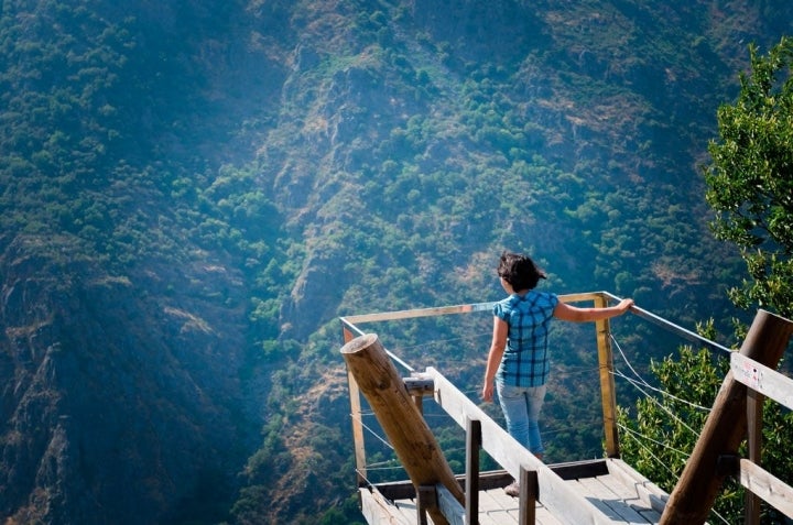 Asómate y respira por ejemplo aquí, en este mirador de la Ribeira Sacra. Foto: Shutterstock.