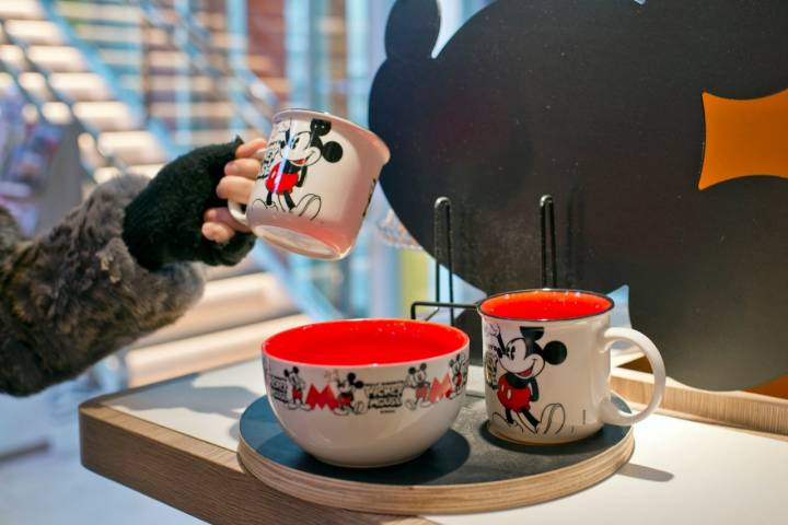 Regalos que te sacan de un apuro: juego de tazas de Mickey Mouse versión 'vintage'.