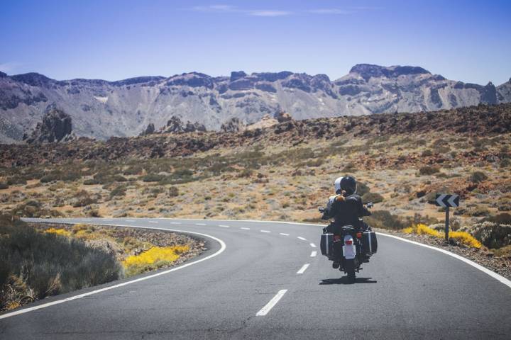 Las parejas que eligen viajar en moto aseguran que incrementa la confianza entre ambos. Foto: Shutterstock.